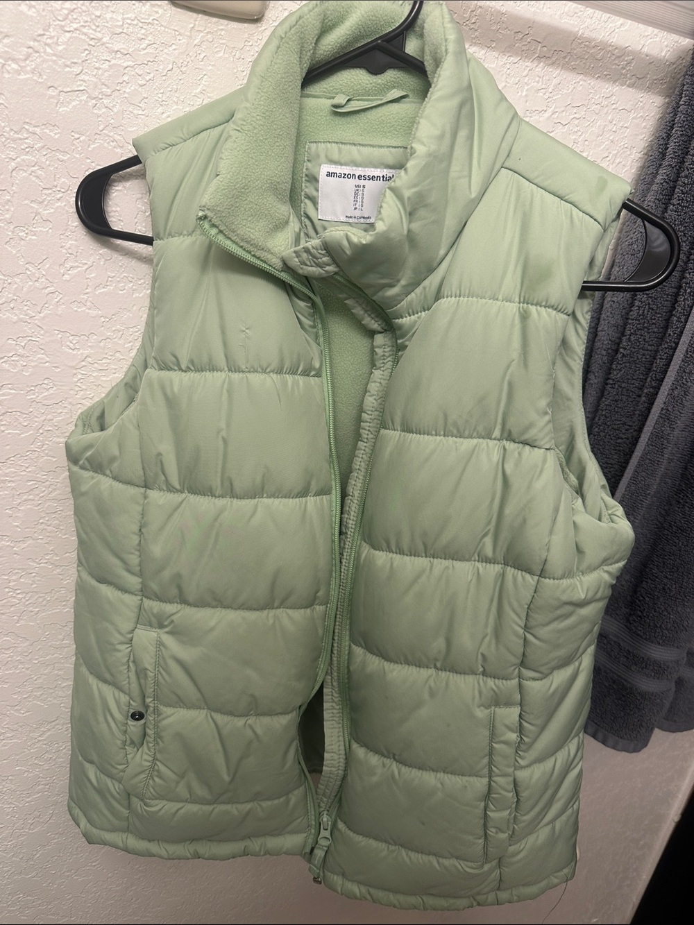 Amazon Essentials Light Sage Quilted Puffer Vest